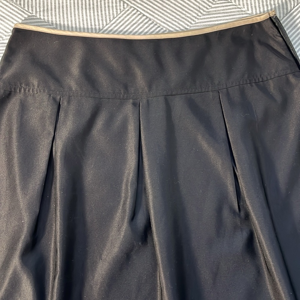 Old Navy Women's Pleated Scalloped Hem Skirt - Picture 3 of 8